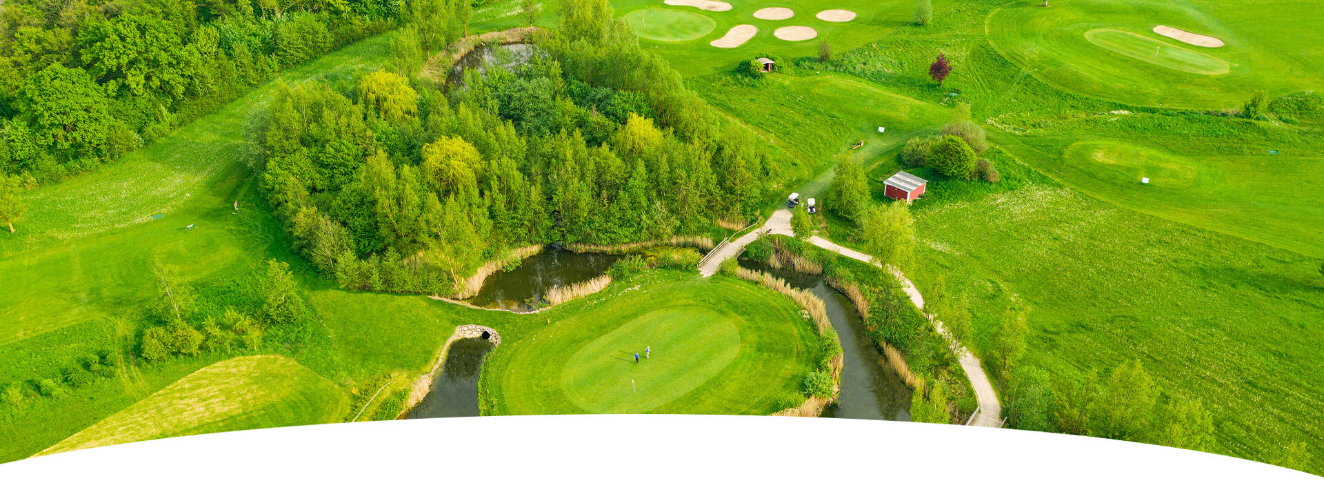 Wasserelement Golfplatz im Grünen